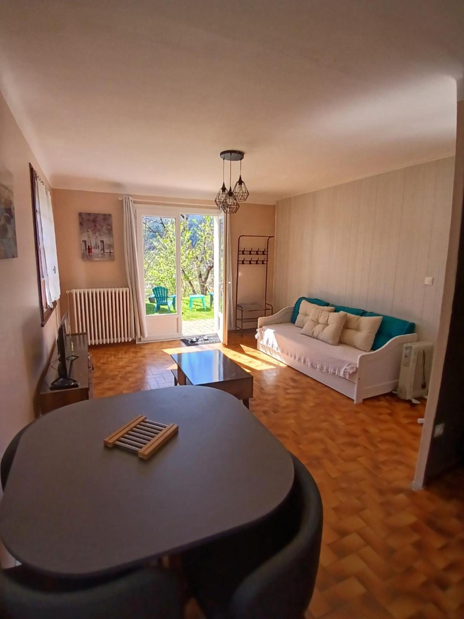 Gites En Cevennes "Chez Steloune" Genolhac エクステリア 写真